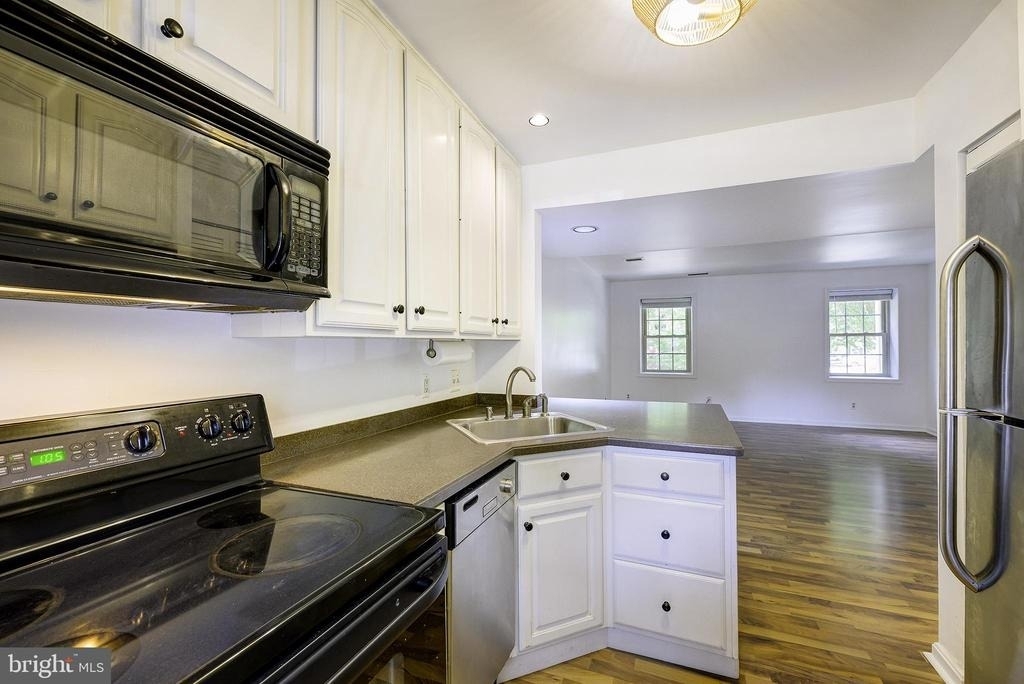 1403 E Abingdon Drive - Photo 11