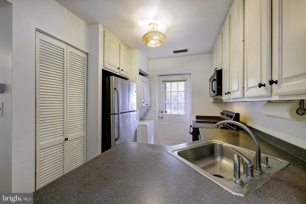 1403 E Abingdon Drive - Photo 9