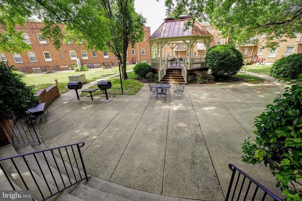 1403 E Abingdon Drive - Photo 25