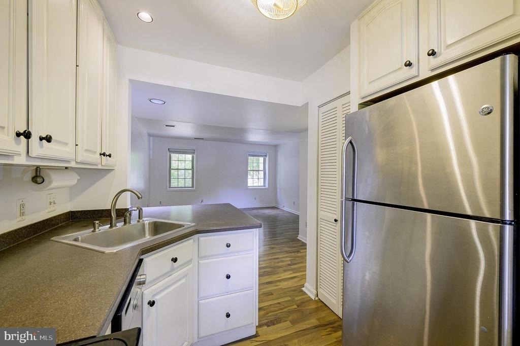 1403 E Abingdon Drive - Photo 12