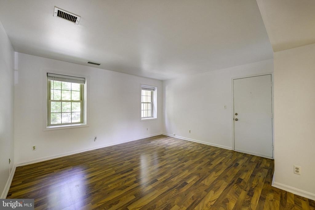 1403 E Abingdon Drive - Photo 4