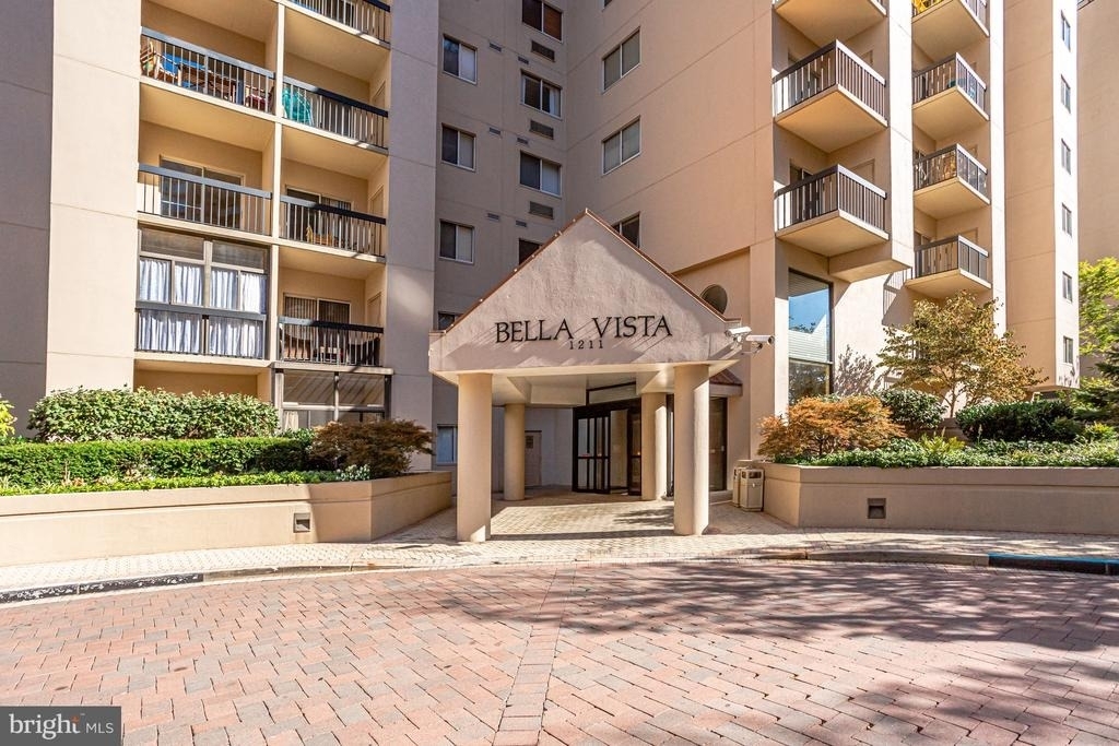 1211 S Eads Street - Photo 1