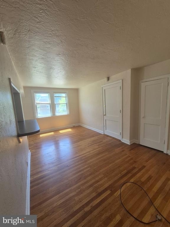 395 1/2 E Cliveden Street - Photo 3