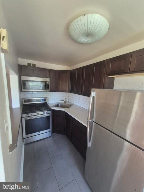 395 1/2 E Cliveden Street - Photo 7