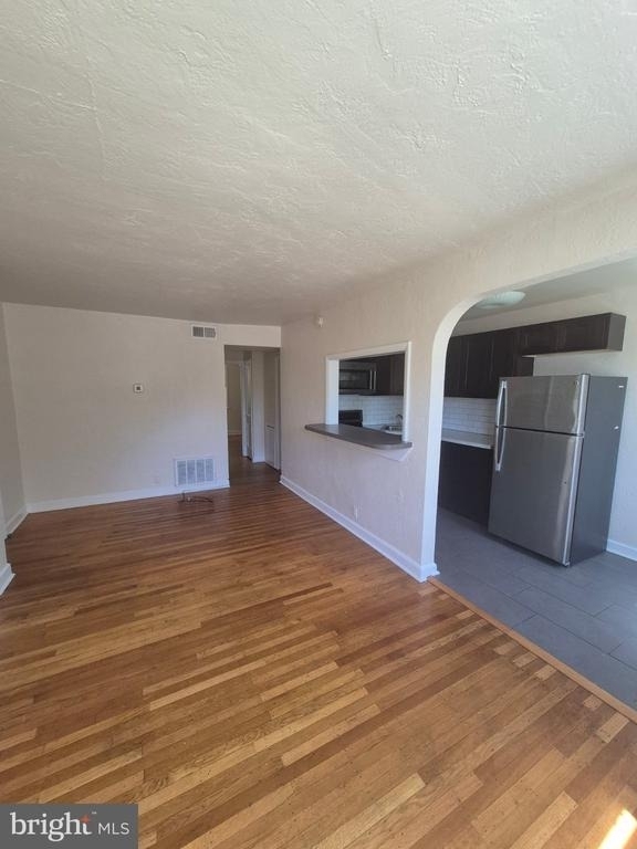 395 1/2 E Cliveden Street - Photo 8