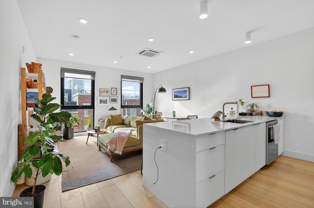 2007 Cambridge Street - Photo 8