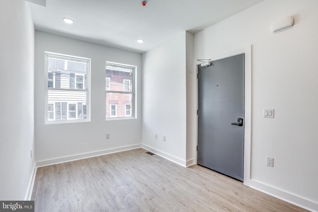 922 W Arizona Street - Photo 2