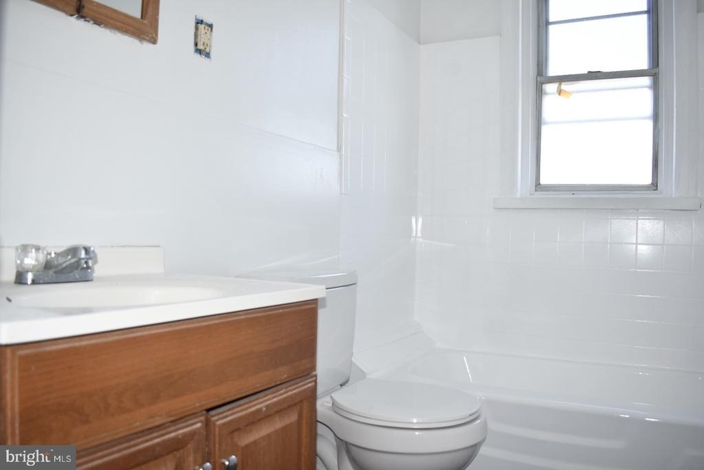 10 S 62nd Street - Photo 11