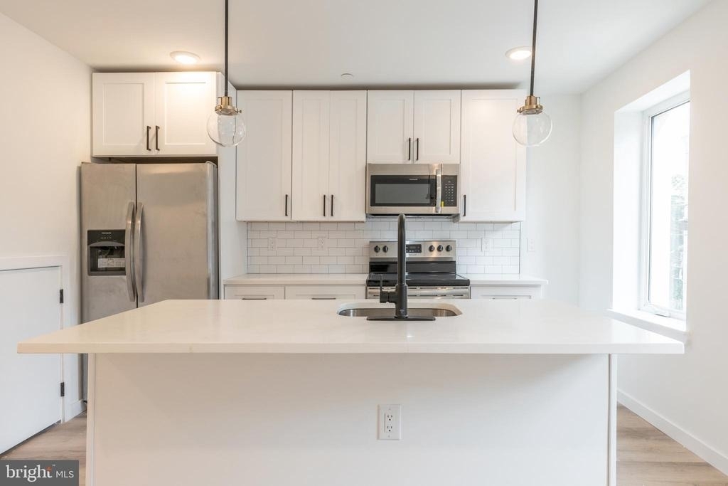 2120 W Master Street - Photo 1