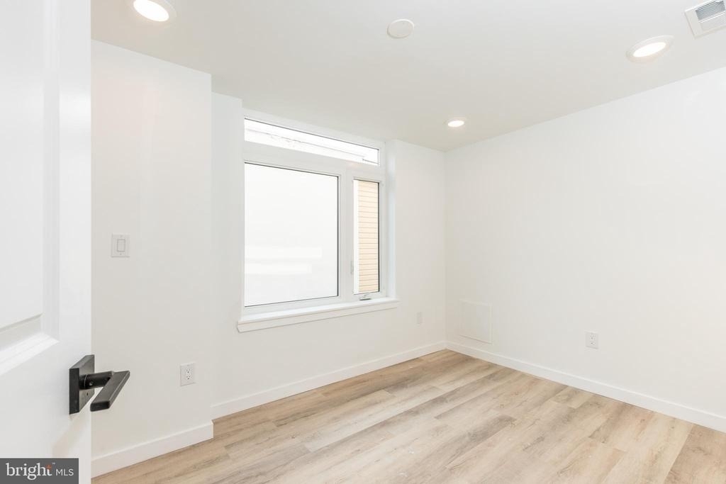 2120 W Master Street - Photo 16