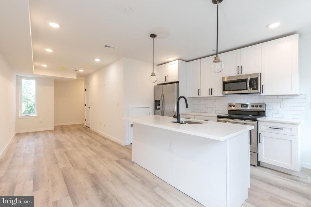 2120 W Master Street - Photo 0