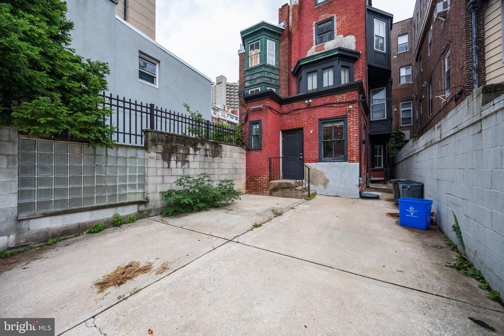 1310 Spruce Street - Photo 12