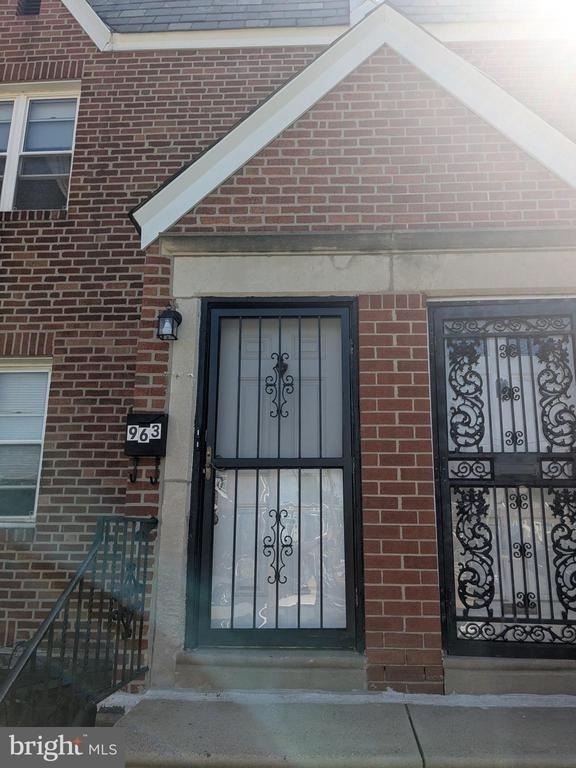 963 E Godfrey Avenue - Photo 0