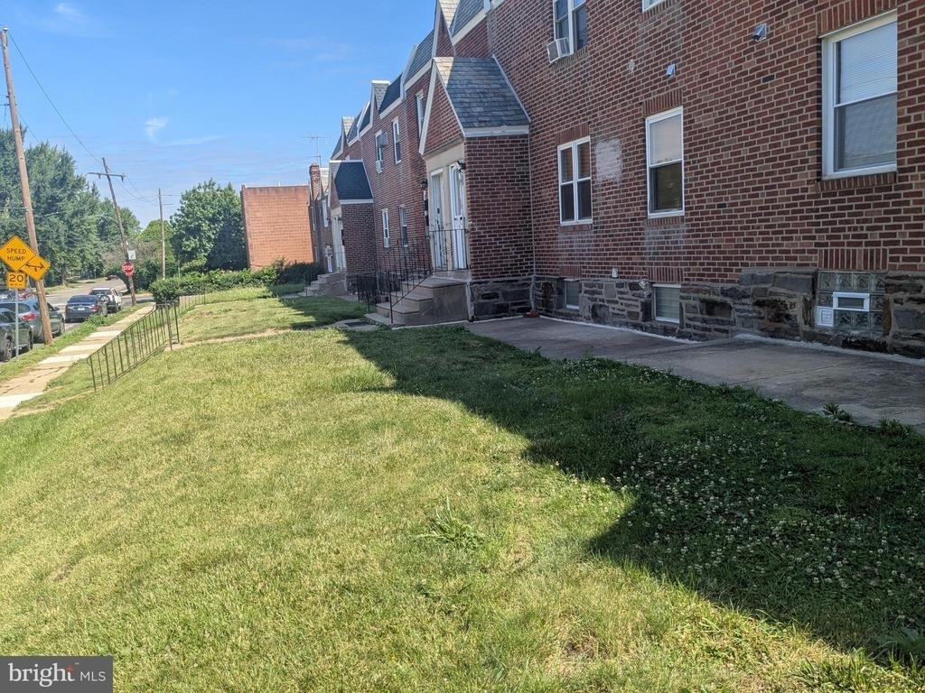 963 E Godfrey Avenue - Photo 1