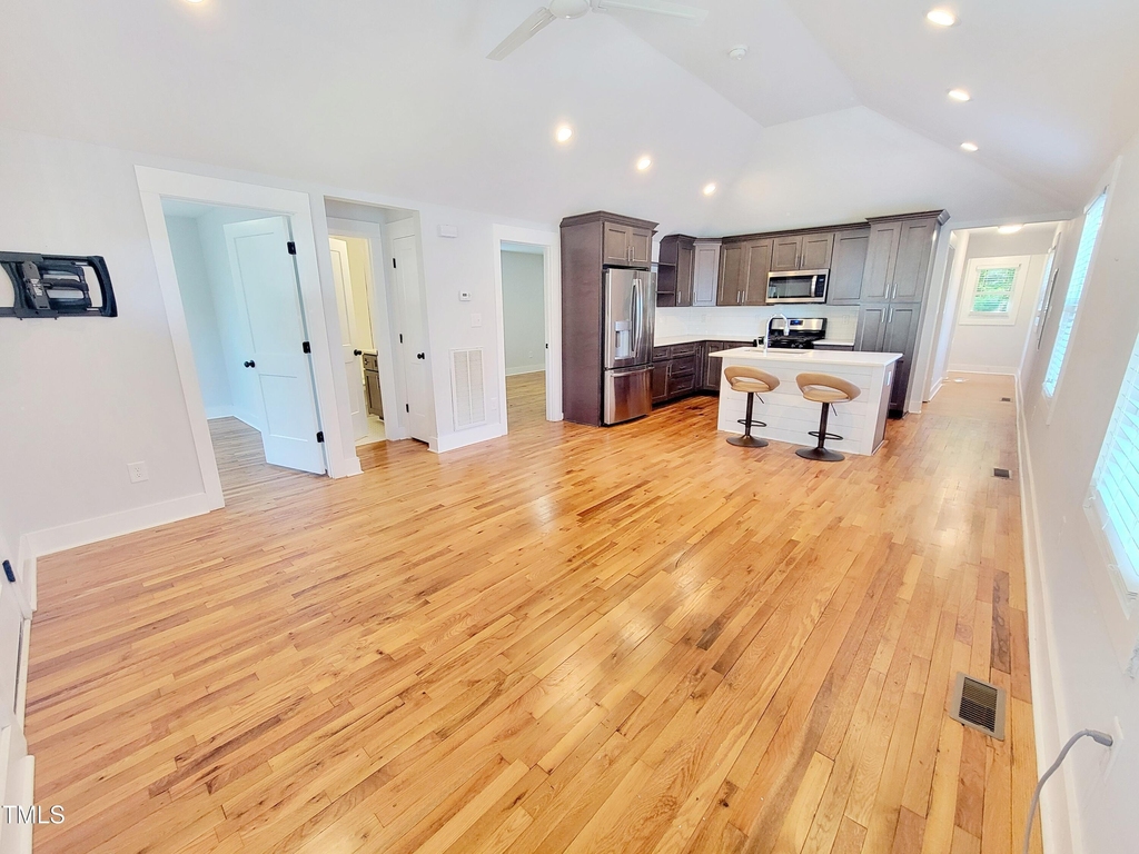 805 Coleman Street - Photo 2