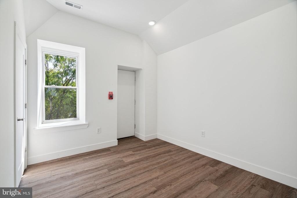 5164 Ridge Avenue - Photo 11