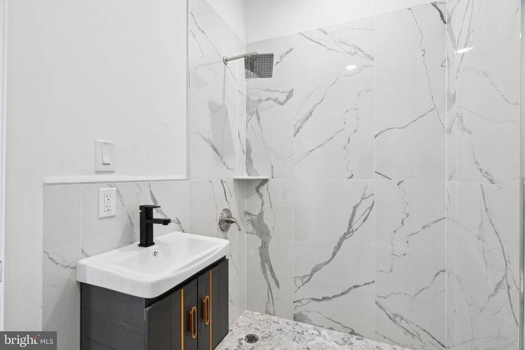 5164 Ridge Avenue - Photo 7