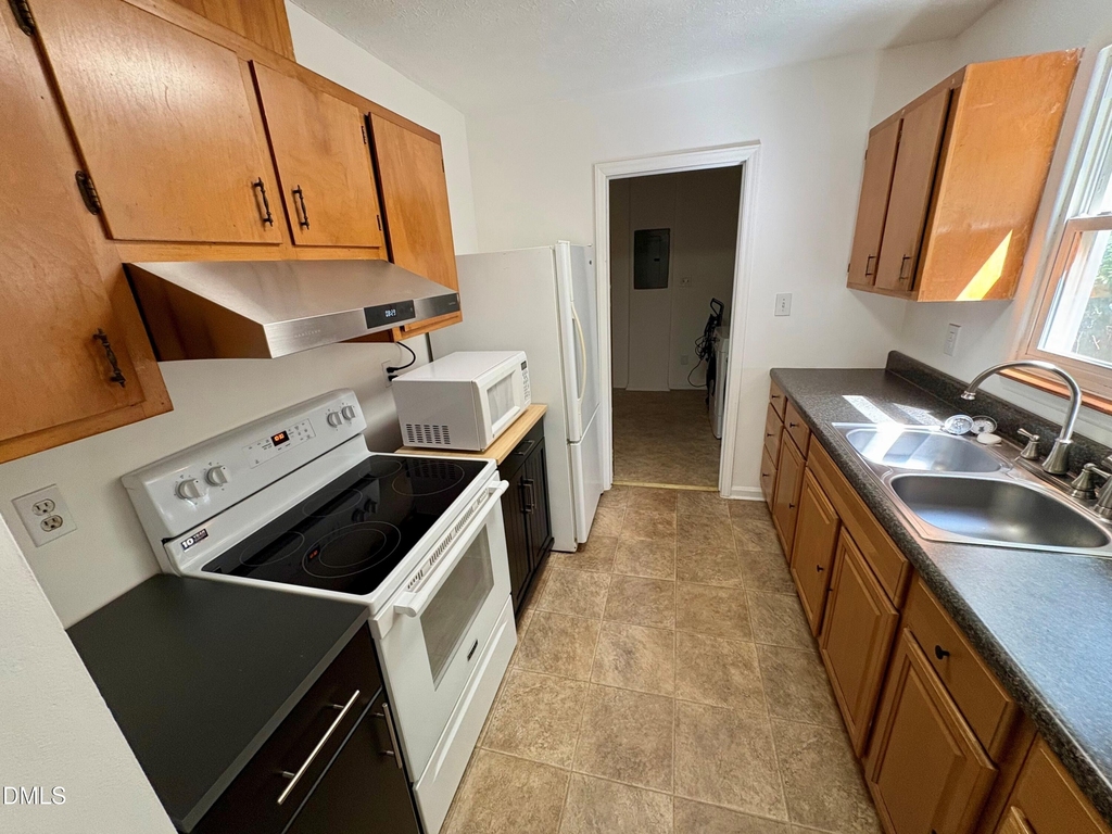 2600 Courier Court - Photo 2