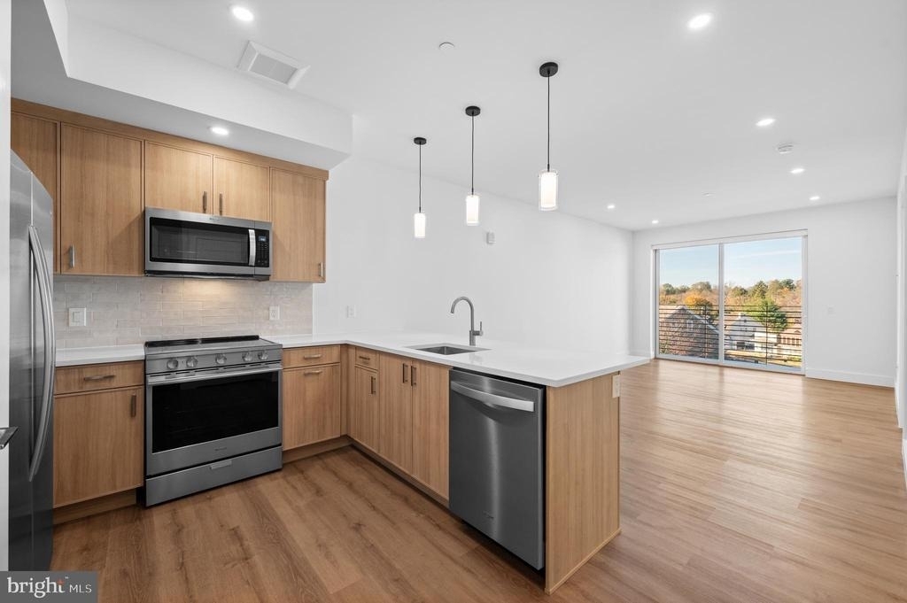 650 Montgomery Avenue - Photo 3