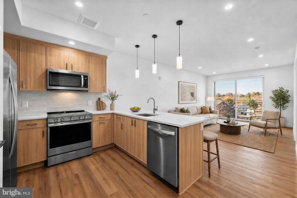 650 Montgomery Avenue - Photo 2