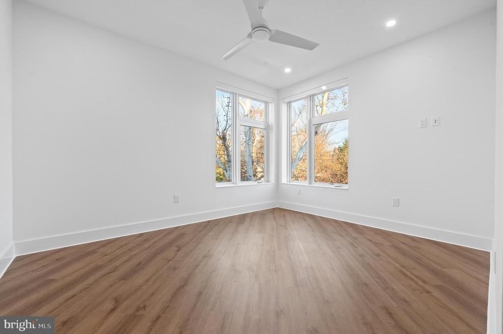 650 Montgomery Avenue - Photo 29