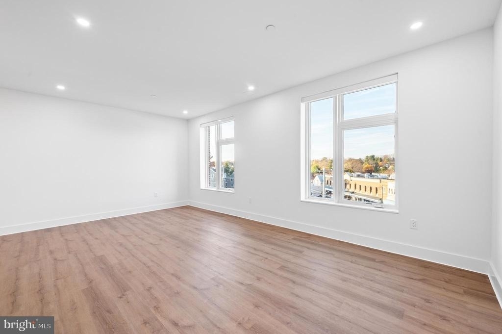 650 Montgomery Avenue - Photo 3