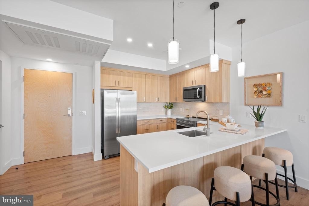 650 Montgomery Avenue - Photo 3