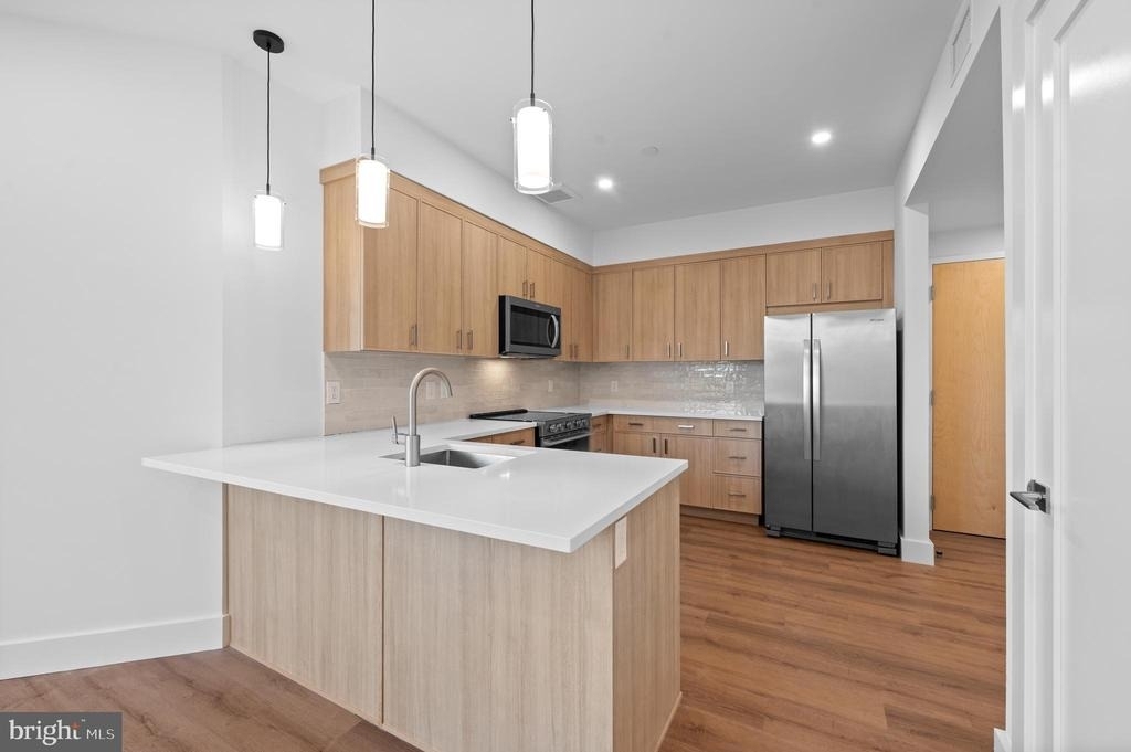 650 Montgomery Avenue - Photo 2
