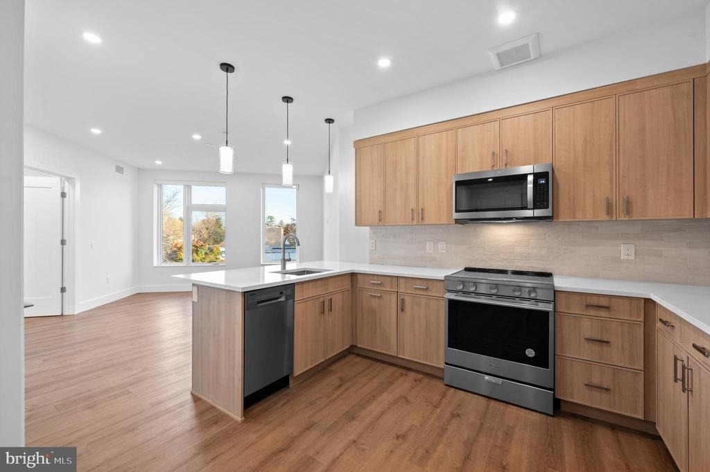 650 Montgomery Avenue - Photo 1