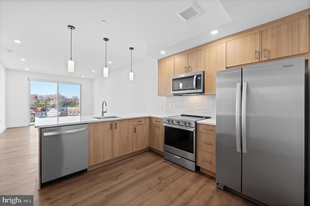 650 Montgomery Avenue - Photo 1