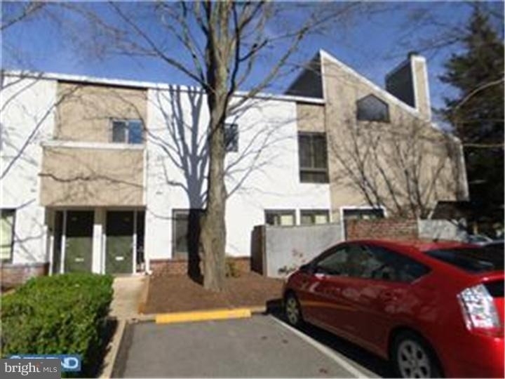 1700 Oakwood Terrace - Photo 0