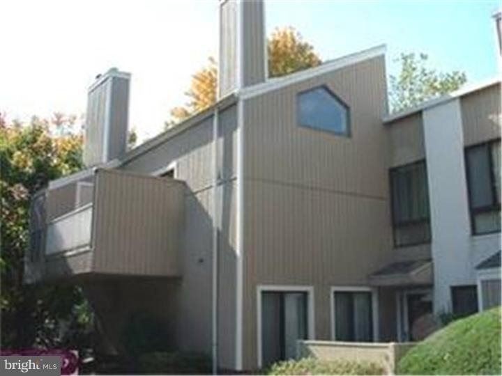 1700 Oakwood Terrace - Photo 2