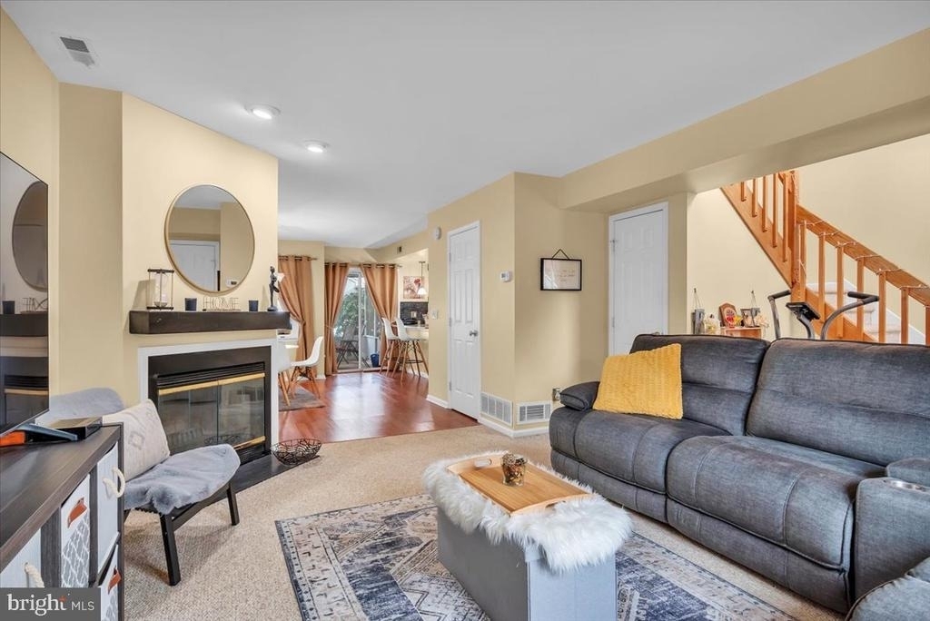 211 Harbourtown Boulevard - Photo 4