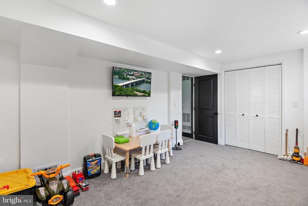 608 Winona Court - Photo 43