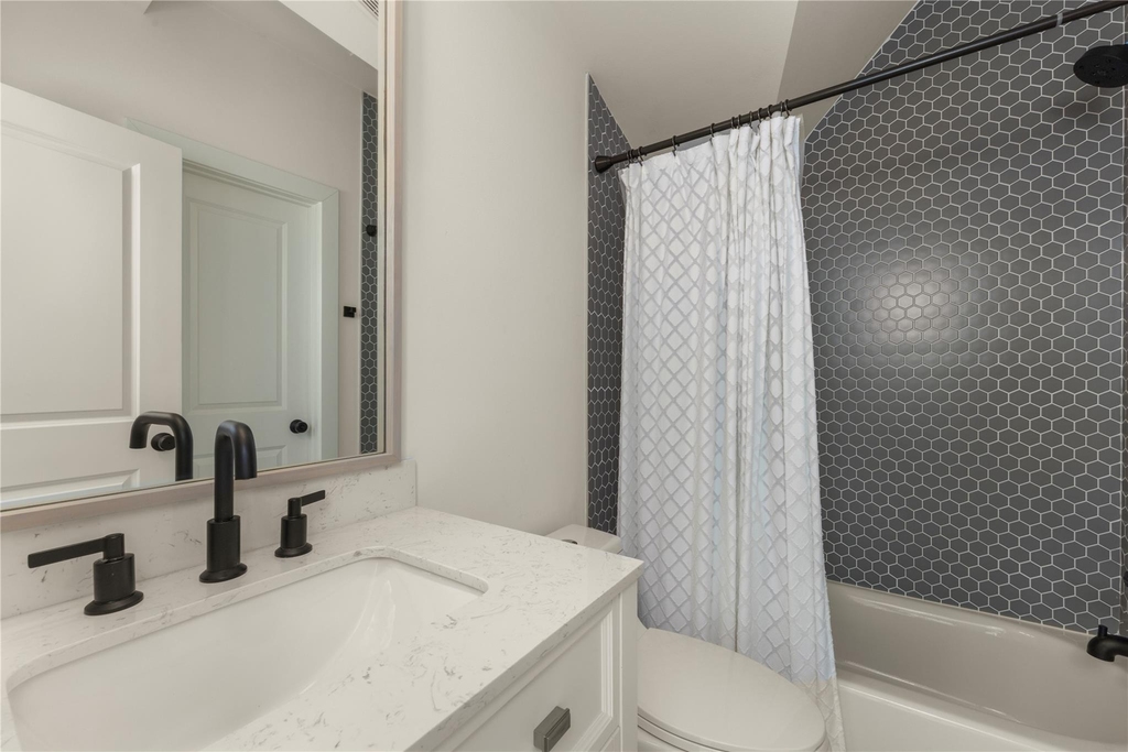 1129 Henninger St - Photo 15