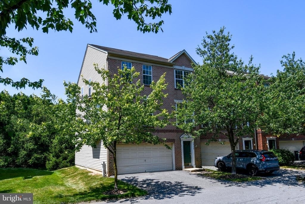8772 Lincoln Street - Photo 0