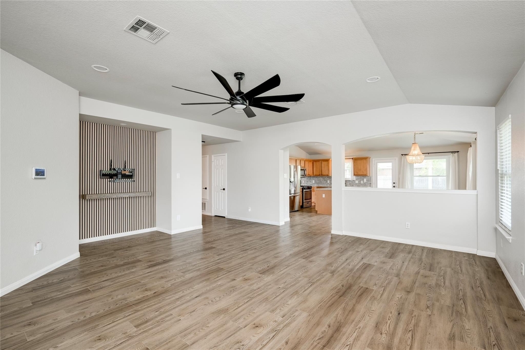 2401 Marshall Trl - Photo 3