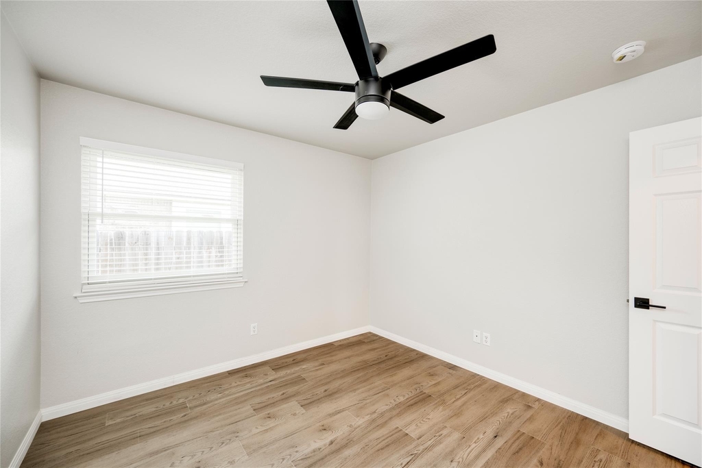 2401 Marshall Trl - Photo 22