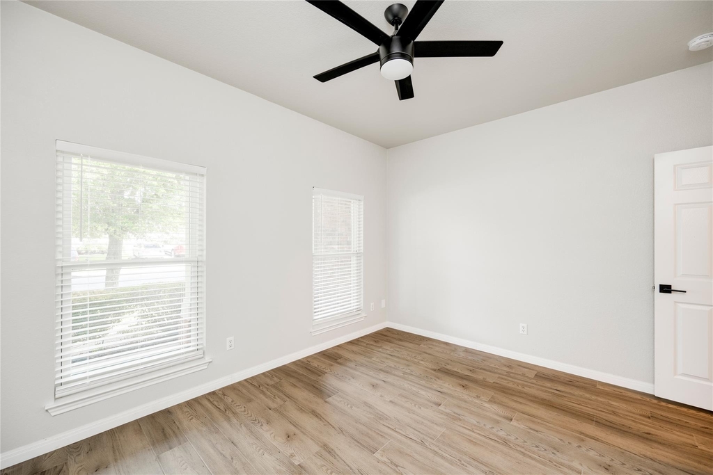 2401 Marshall Trl - Photo 18