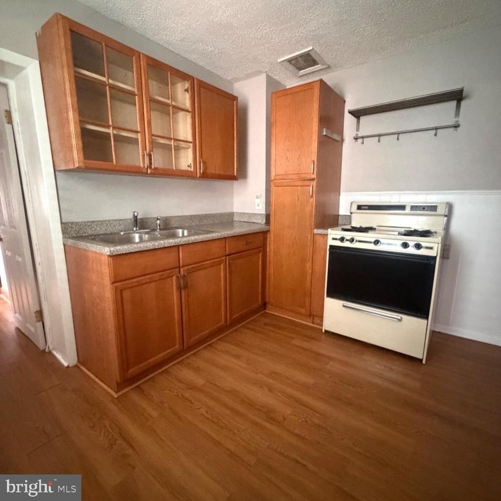 242 S Carroll Street - Photo 1