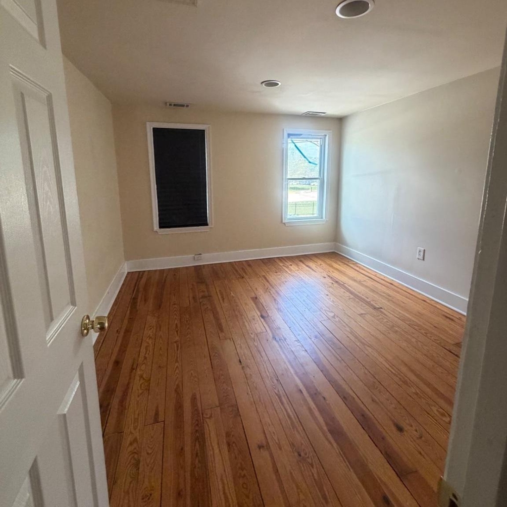 242 S Carroll Street - Photo 9