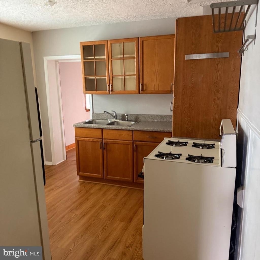 242 S Carroll Street - Photo 2