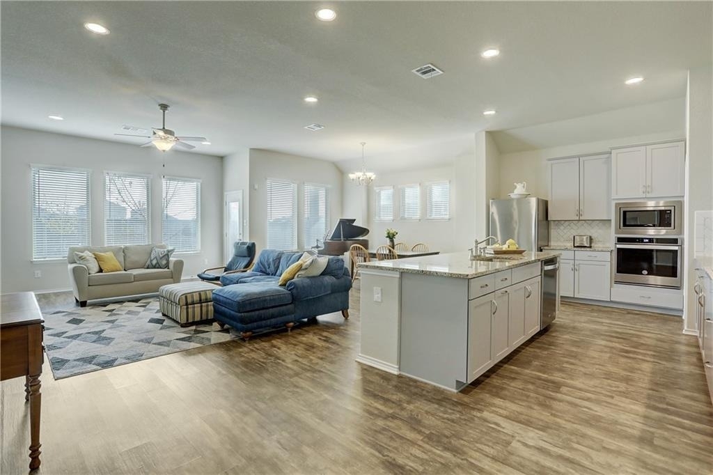 111 Finley St - Photo 2