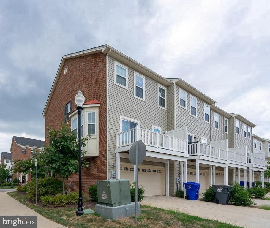 2866 Hedgerow Place - Photo 2