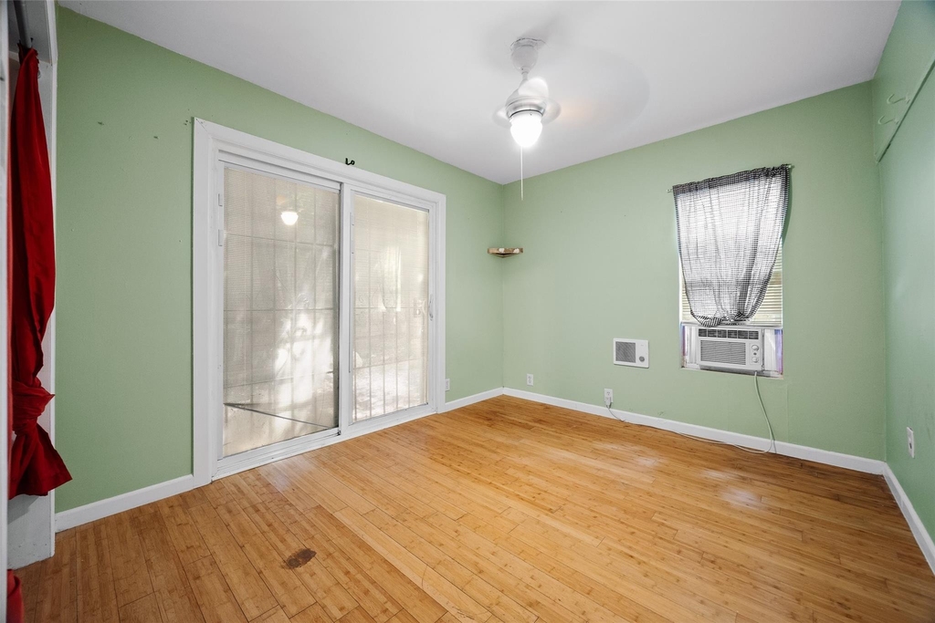 2409 E 9th St - Photo 14