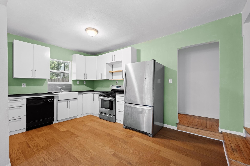 2409 E 9th St - Photo 7