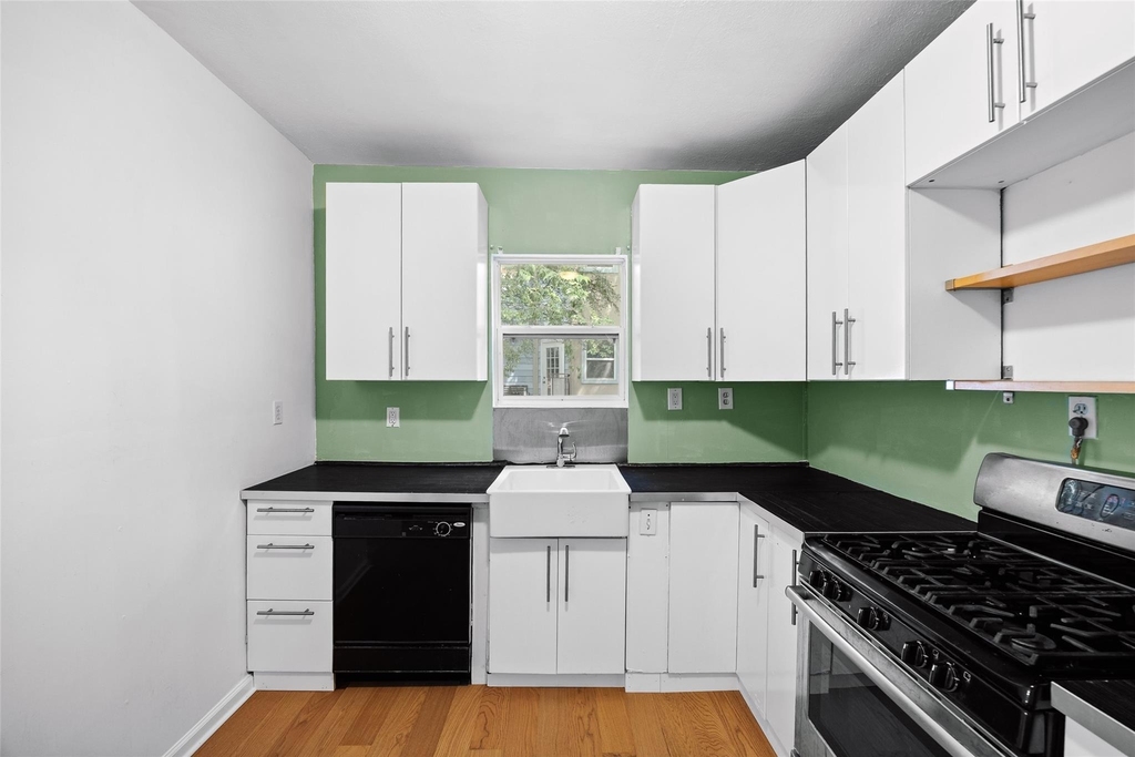 2409 E 9th St - Photo 8
