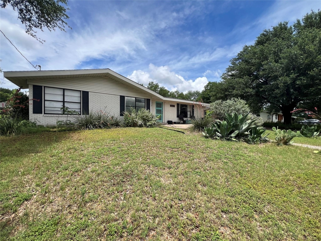 11702 Oak Trl - Photo 1