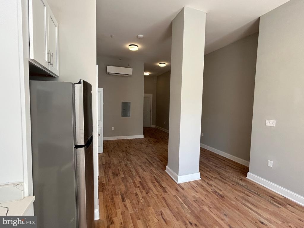 100 W Lexington Street - Photo 2