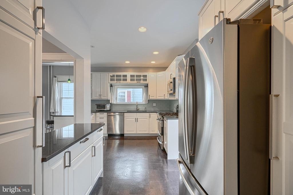 2210 Lake Avenue - Photo 11